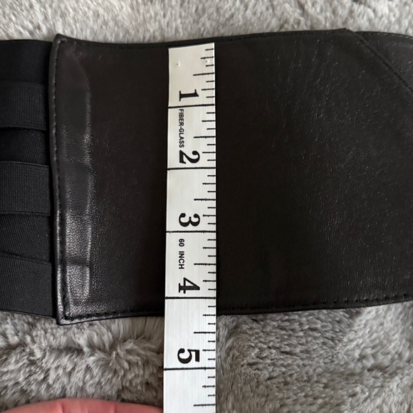 Suzi Roher wider waist belt - Picture 5 of 5